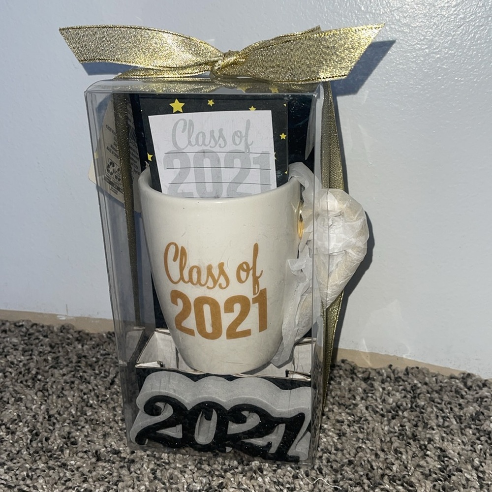 Graduate 2021 Celebrate Graduation Mug Gift Set - Class of 2021